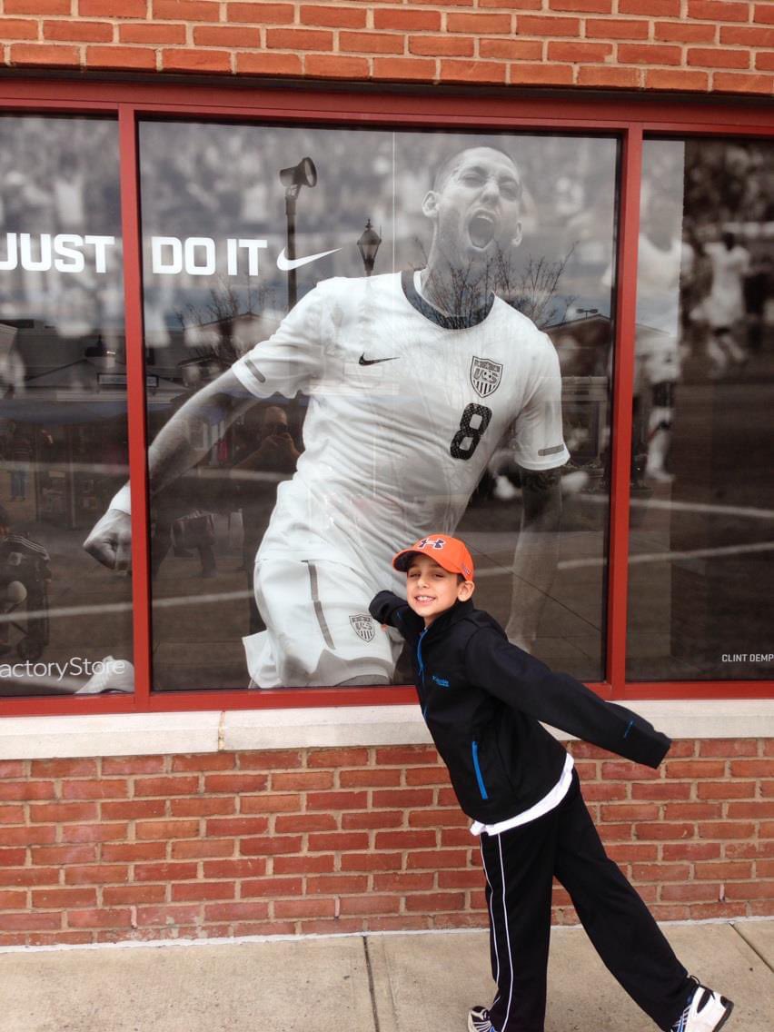 RoyaGio's tweet photo. @clint_dempsey this picture came up in our memories from 9 years ago today! I think when we met you in NY with @Omar4Gonzalez,  Mathias &amp; Troy told you about it &amp; they laughed. ❤️⚽️🇺🇸🎗 https://t.co/O7KhfwraFq