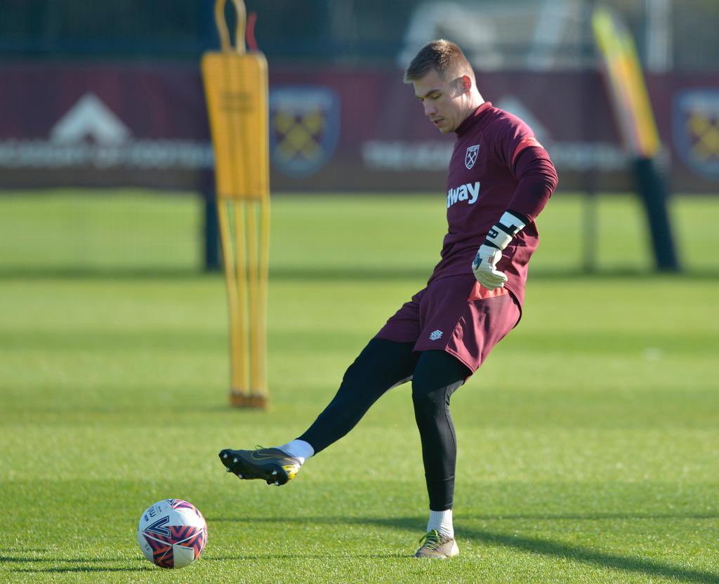 Working hard to improve my game. ⚒ Turn your weaknesses into your strengths 💪🏼 #whufc