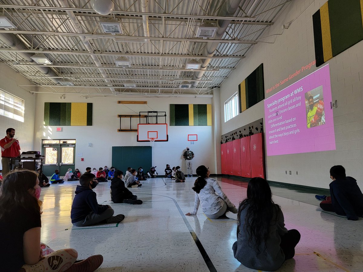 _SarahJustSarah's tweet image. @woodbridge_ms is here presenting their program to our 5th grade Eagles @MNEStheBest 💚💛 Their futures are so bright and we are just here getting them ready 🙂👨‍🎓👩‍🎓 @PWCSCounseling #PreparingOurFuture