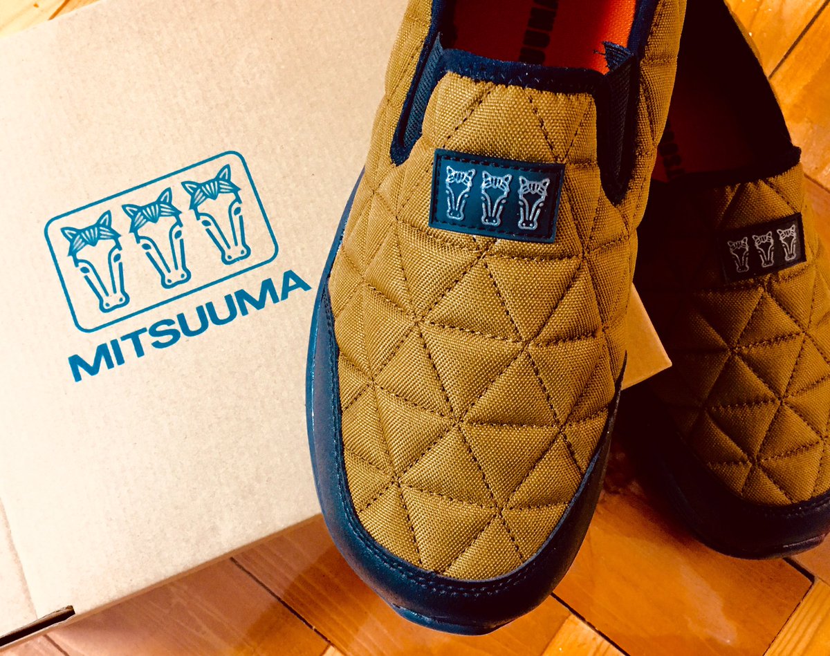 Bach_umahachi's tweet photo. ニット帽が売り切れてたので、可愛い靴買いました🐴🐴🐴
これで雨の日も大丈夫🙆♂️☔️
#MITSUUMA https://t.co/reBKCKvNlA