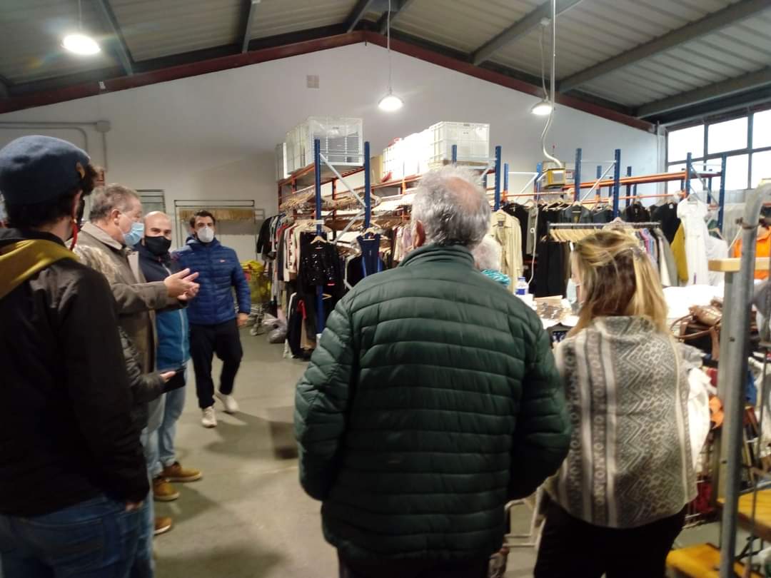 caritasmallorca's tweet photo. Reunió de la junta de #ReasBalears a Menorca amb la presencia d'Eines x Inserció. Trobada per intercanviar visions entorn a la insercio sociolaboral a través de la reutilització i reciclatge. Un encontre per també conèixer de primera mà tot el projecte de @MestralESS https://t.co/fDBULCk9w7