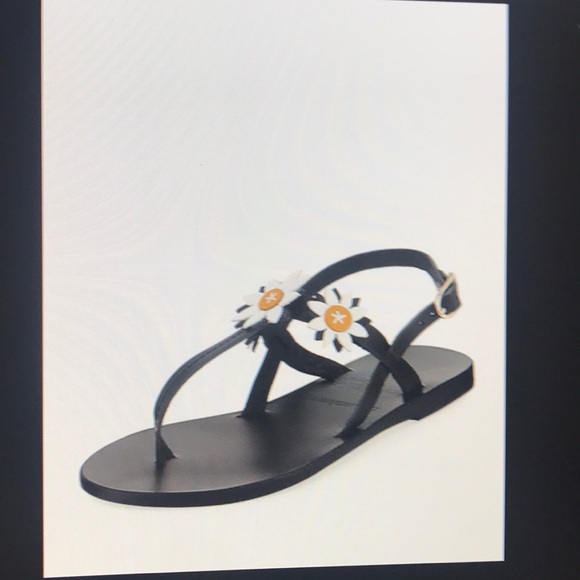 CrystalOlsson6's tweet photo. So good I had to share! Check out all the items I'm loving on @Poshmarkapp #poshmark #fashion #style #shopmycloset #temptationpositano #ancientgreeksandals #dnacouture: https://t.co/nBTRWmplAG https://t.co/eqZAJiI9Cm