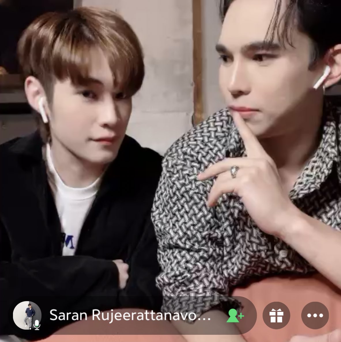 momotoruxb's tweet photo. ทั้งทีมนมผงเเละทีมเเป้งเด็กก็คือจิงจังกันมาก55555555

#JOOXROOMSกีฬาสีคู่จิ้นxโทรุเฟิร์ส
#JOOXROOMSกีฬาสีคู่จิ้นxเเม้กณฐ https://t.co/x0eixCciLJ