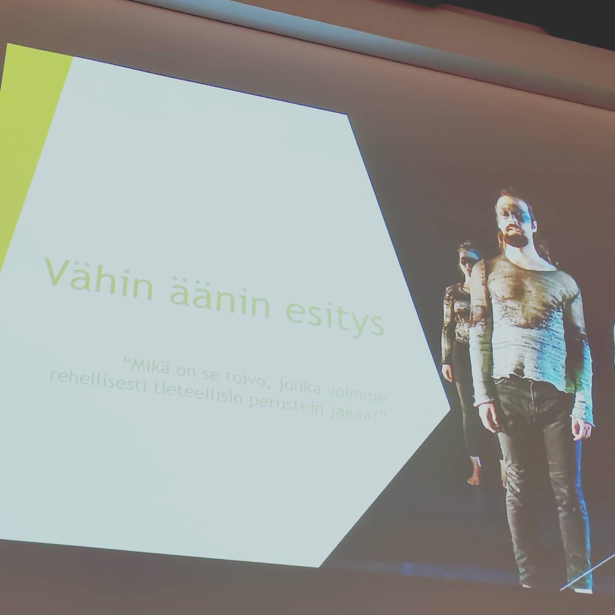 JamsanL's tweet photo. Tänään iltapäivästä ympäristöryhmä osallistui Vähin äänin - työpajaan. Työpaja on osa tiedettä ja taidetta yhdistävää upeaa hanketta, jonka tarkoituksena on lisätä tietoisuutta luontokadosta. #vähinäänin #offbalance #luontokato https://t.co/2LuqQl3TsG