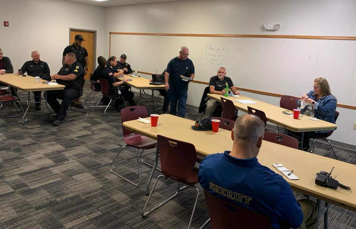 JeffHersh261's tweet photo. Wichita area SRO’s training at Dr. John Burke Learning Center.  @USD261 values it’s partnership with @HaysvilleCity Police Dept.  #261derful https://t.co/Ir9fqD38HG