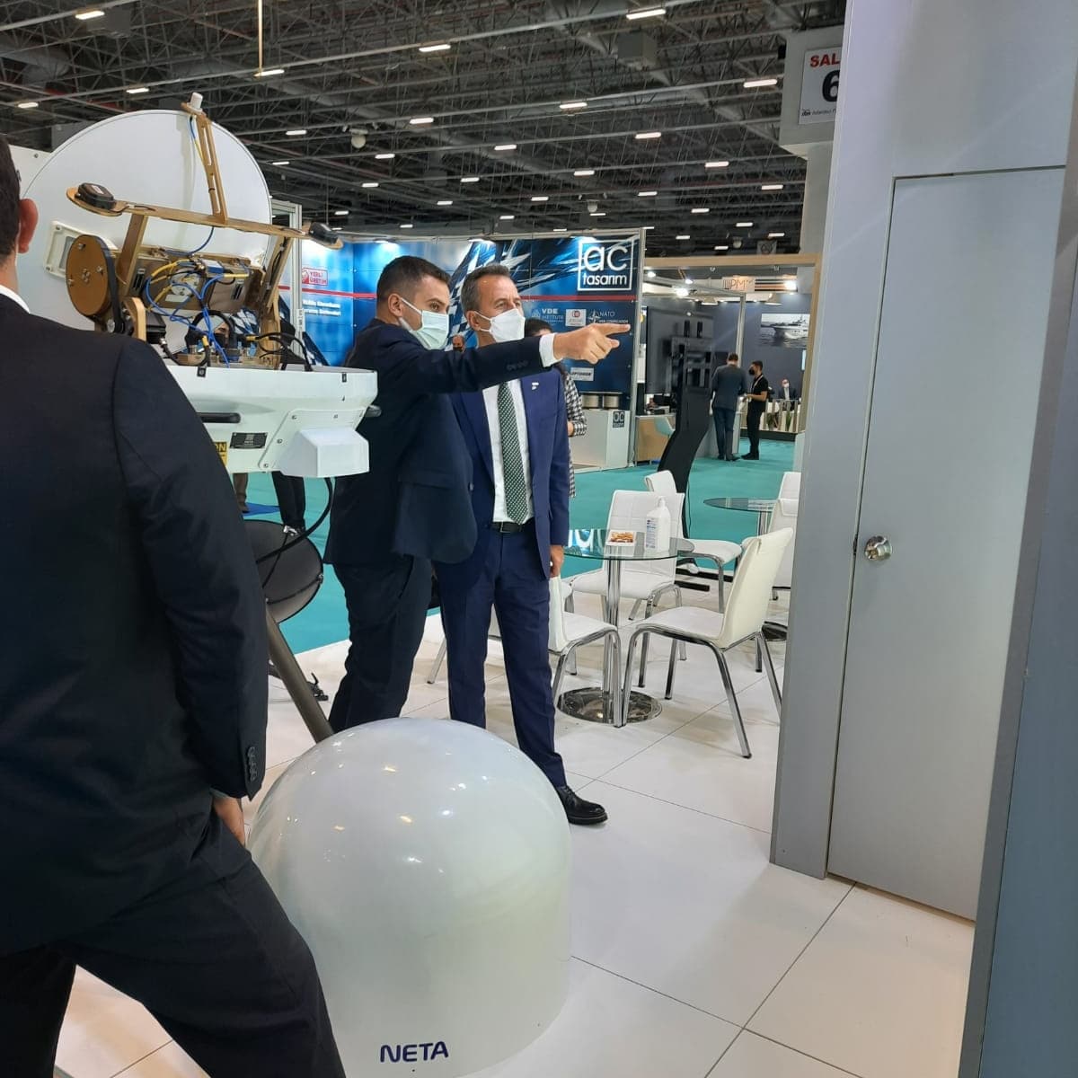 netacoms's tweet photo. Aselsan Genel Müdürü Sn. Haluk Görgün standımızı ziyaret ederek ürünlerimiz hakkında bilgi aldılar. #netacoms #netacommunications #sahaexpo https://t.co/4xfJepYOYo