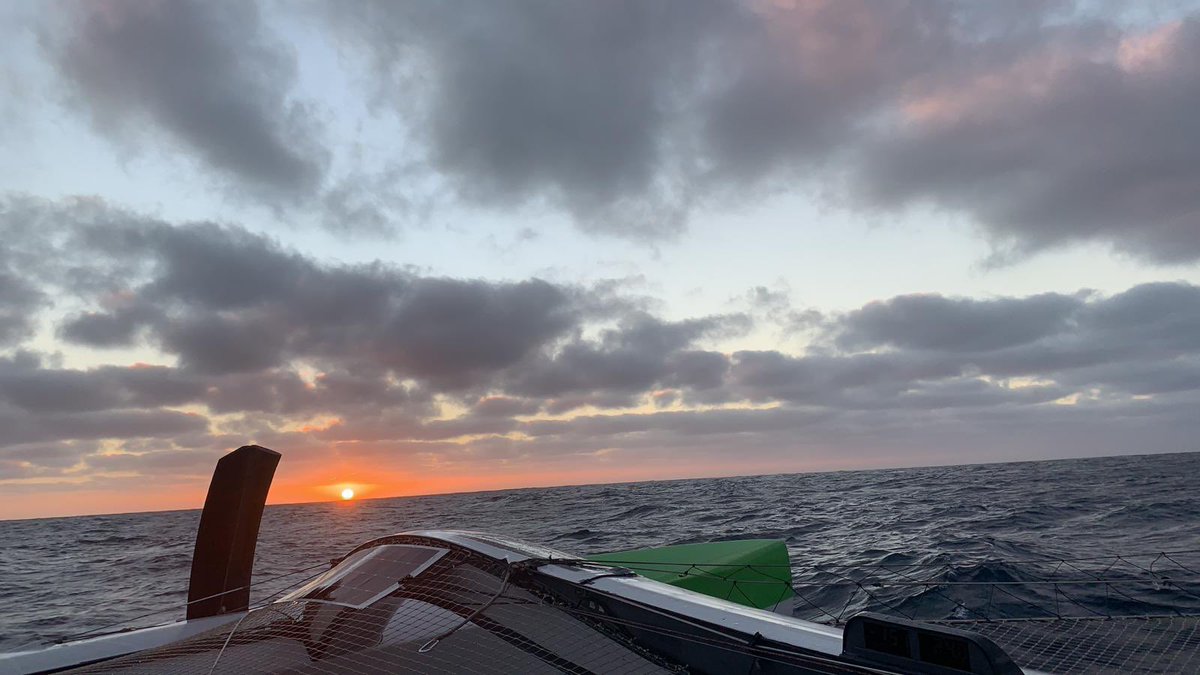 ArmelTriponSkip's tweet photo. « Après la pire des dorsales, maintenant c’est du plaisir! » 🤩
Tout va bien à bord des @PDoudous. 4ème de l’autre flotte des @oceanfifty, @PDoudous est actuellement au large du Portugal. Et le moral est au beau fixe pour nous deux skippers (@Benoit_Marie ) ! #TransatJacquesVabre https://t.co/dCFpQkai5Z