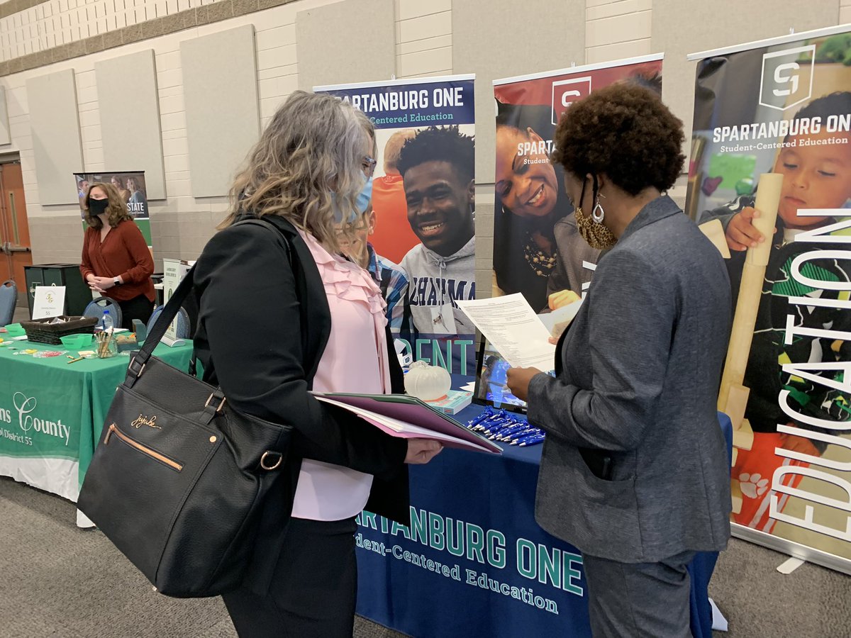 McswainCrystal's tweet photo. Enjoying meeting great future teachers today at USC-U Career Fair @uscupstateteach @spartanburgone @RonWGarner  @USCUpstate https://t.co/LXW8dlsshE