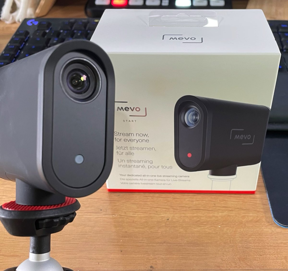 Jasmin_Gnu's tweet photo. Anzeige - Von meinem Partner @logitech gibt es die @mevocamera Diese ist wireless und kann einfach übers Handy gesteuert werden - bis zu 3 Stück auf einmal! Für Kochstreams und IRL mega praktisch. Hier der Link: https://t.co/aUrvUQ5z3Q #mevostart #logitechforcreators #madebymevo https://t.co/W1ZEgoJvn9
