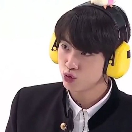 dailyjinpouts's tweet photo. When he goes ･ิε ･ิ  your absolute serotonin
#방탄소년단진 #SEOKJIN #BTSJIN #JIN https://t.co/7GRrmrKFIe