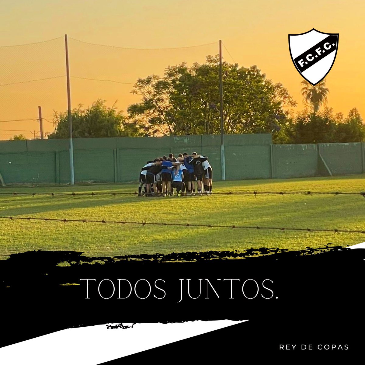 _FerroCarrilFC's tweet photo. ¡Liguilla 2021!
No es que estemos ansiosos ni nada...  Pero...
La Liguilla será de 4 equipos, donde se jugará todos contra todos a 1 partido.
Si Ferro Carril gana la Liguilla será Campeón Salteño 2021 y se quedará con el trofeo en homenaje a Ramón Rivas. https://t.co/cc13mlDxhL