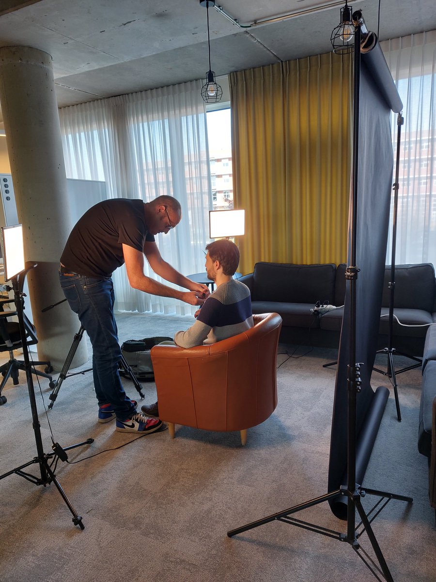 VERA_eGov's tweet photo. Wij zijn volop bezig met het inblikken van ons VERA-verhaal door de ogen van onze #lokalebesturen, leveranciers en collega's!🎬Benieuwd naar het resultaat? Kom het ontdekken op Trefdag Vlaanderen 👉 https://t.co/HoZkki4csf #VERA #BehindtheScenes #TDV21 https://t.co/jnvpiRVDAa