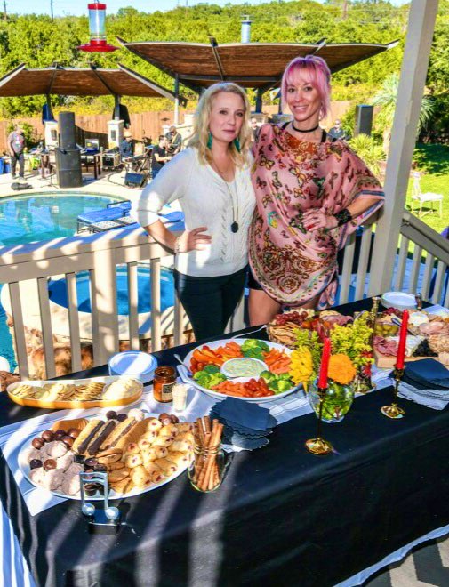 roadlesswander's tweet photo. This past weekend was filled with VIP art exhibits and backyard jazz concerts. We’re offering a 10% discount off any holiday soirée styling.
#WeStyle
#YouSoirée
#ATXEventPlanners
#ATXArtScene
#TheHolidaysAreHere
#JolieSoirée https://t.co/XDIovzCZhm