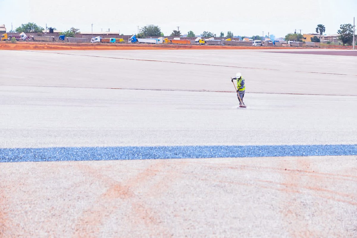 Lancés respectivement, par <a href="/ChristopheDabir/">Christophe Joseph Marie DABIRE</a>,les travaux d'extension du port sec et de rehabilitation/renforcement des voies d'accès avancent très bien. C'est le constat fait ce matin par le Premier ministre qui a visité les chantiers.
#lwili #Infrastructures #Bobo