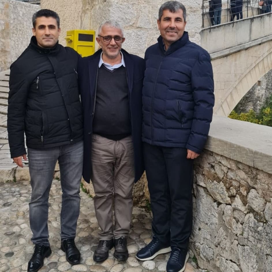 Bingöl Belediye Başkanımız Erdal Arıkan ve Muş Belediye Başkanımız Feyat Asya ile "Türkiye - Bosna Hersek Kültür Buluşması" kapsamında Mostar'a düzenlenen gezide bir araya geldik.
 <a href="/erdalarikan12/">Erdal ARIKAN</a> <a href="/feyat_asya/">Feyat Asya</a> @BdydDernek 

#BosnaHersek #Mostar 🇧🇦
#Türkiye #Bingöl #Muş 🇹🇷