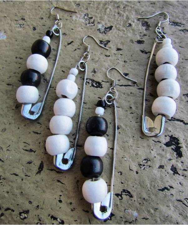 vmvcc_sv's tweet photo. AmaCC™ es'Pelete~

Safety pin earrings

...the safety pin is a variation of the regular pin which includes a simple spring mechanism and a clasp

View AmaCC™ catalogue via WhatsApp 👇
https://t.co/K2S4uSbifU

#amacc #vmvcc #amaccenginears #mrsamacc #recycledart #wednesday #ad https://t.co/dWcIP4PXrZ