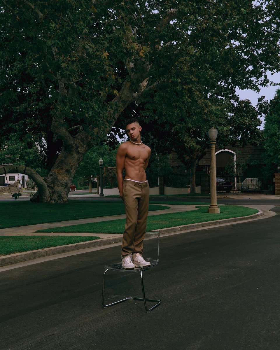 MarrsTheMartian's tweet photo. Suburbia w/ @Dubs_Deez 

Photographed by me https://t.co/RpekweLJqb