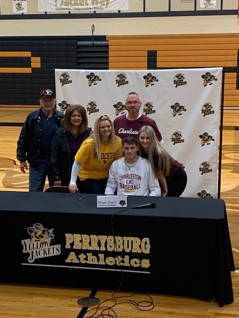 PburgAthletics's tweet photo. 🐝 ✍️ Signing Day! ✍️ 🐝  Congratulations to Kanyon Gagich on signing his letter of intent to continue his baseball career at The University of Charleston! #GoJackets https://t.co/42wtprRhi2