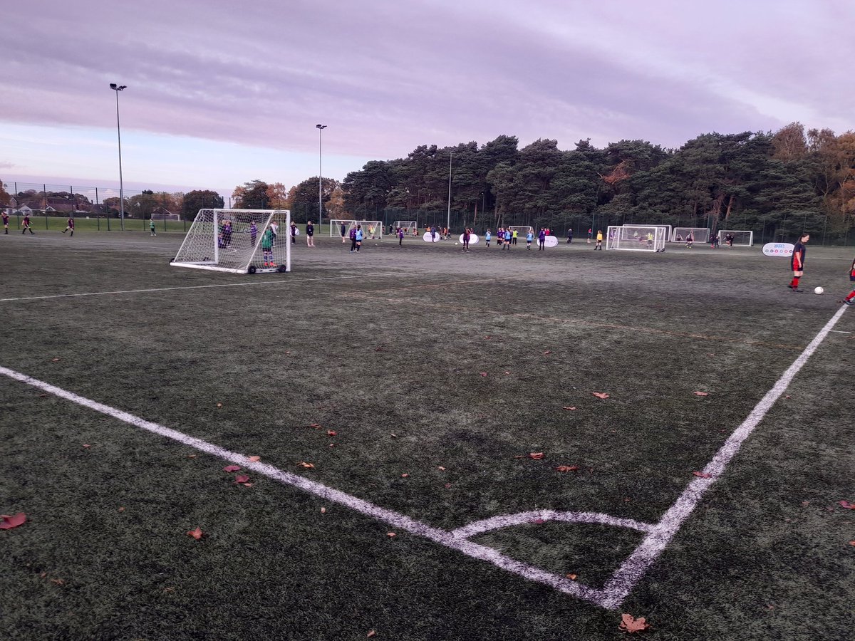 PriorylincolnS's tweet photo. Great to see 106 year 7 and 8 girls playing football, fom 8 different schools across Lincoln and Gainsborough. 
Thank you to @PrioryLincolnPE for hosting.
@LincolnshireFA @BarclaysFooty #letgirlsplay @ThisGirlCanUK 
#GirlsFootballinSchools https://t.co/pfes2u3s3N