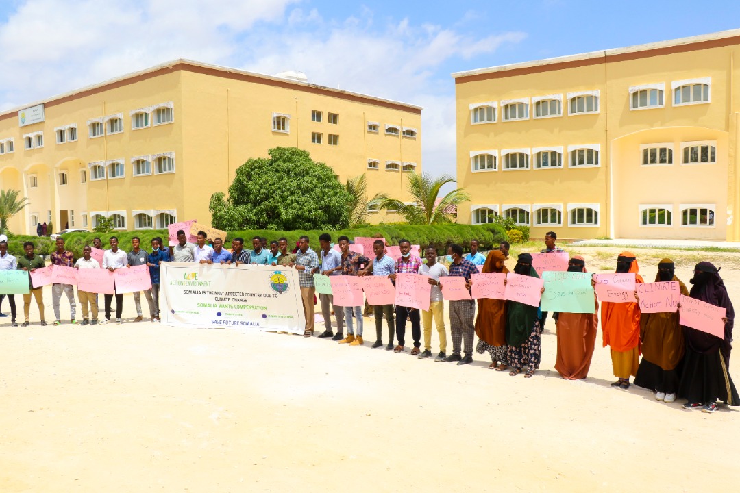 action4environ's tweet photo. A team from Action for Environment and Mogadishu University students took time from classes to ‘Strike’ and press for action on climate change.
#ClimateAction
#ClimateJustice
#ClimateStrike
#COP26
#ActionforEnvironment
#A4E
#Somalia https://t.co/a8m9ziVspV