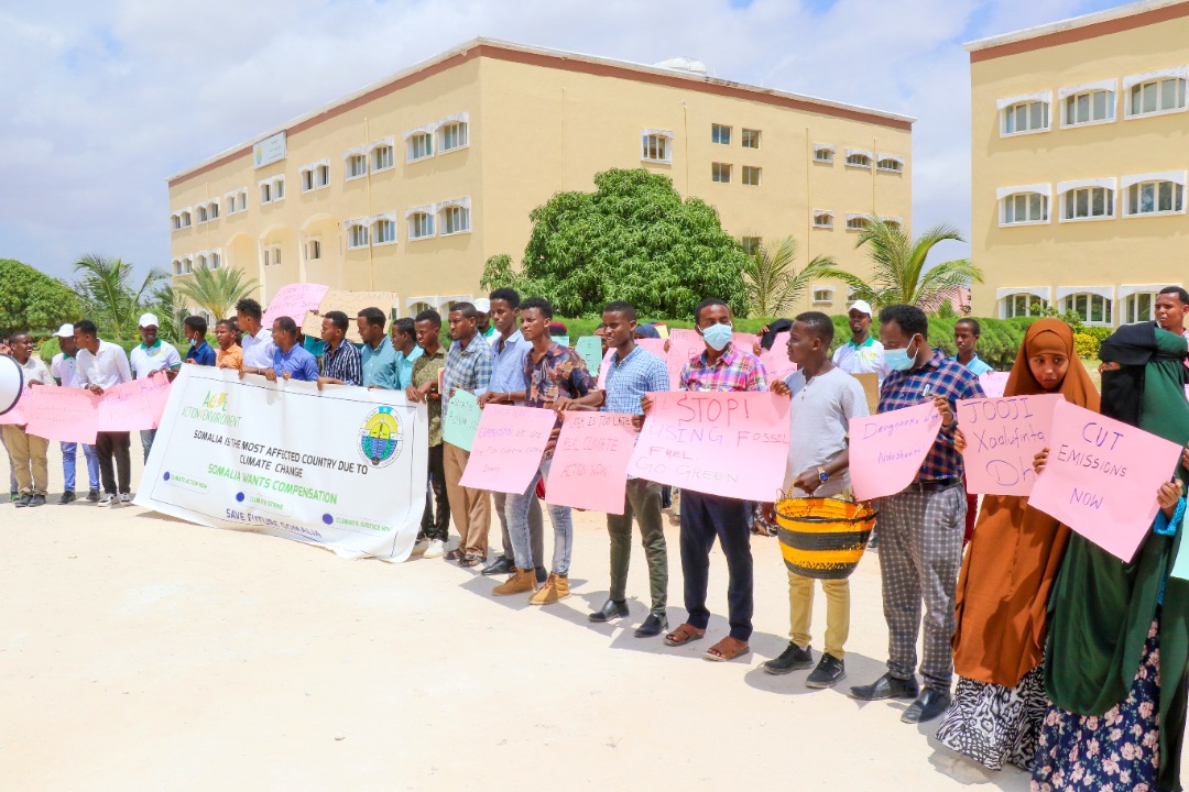 action4environ's tweet photo. A team from Action for Environment and Mogadishu University students took time from classes to ‘Strike’ and press for action on climate change.
#ClimateAction
#ClimateJustice
#ClimateStrike
#COP26
#ActionforEnvironment
#A4E
#Somalia https://t.co/a8m9ziVspV