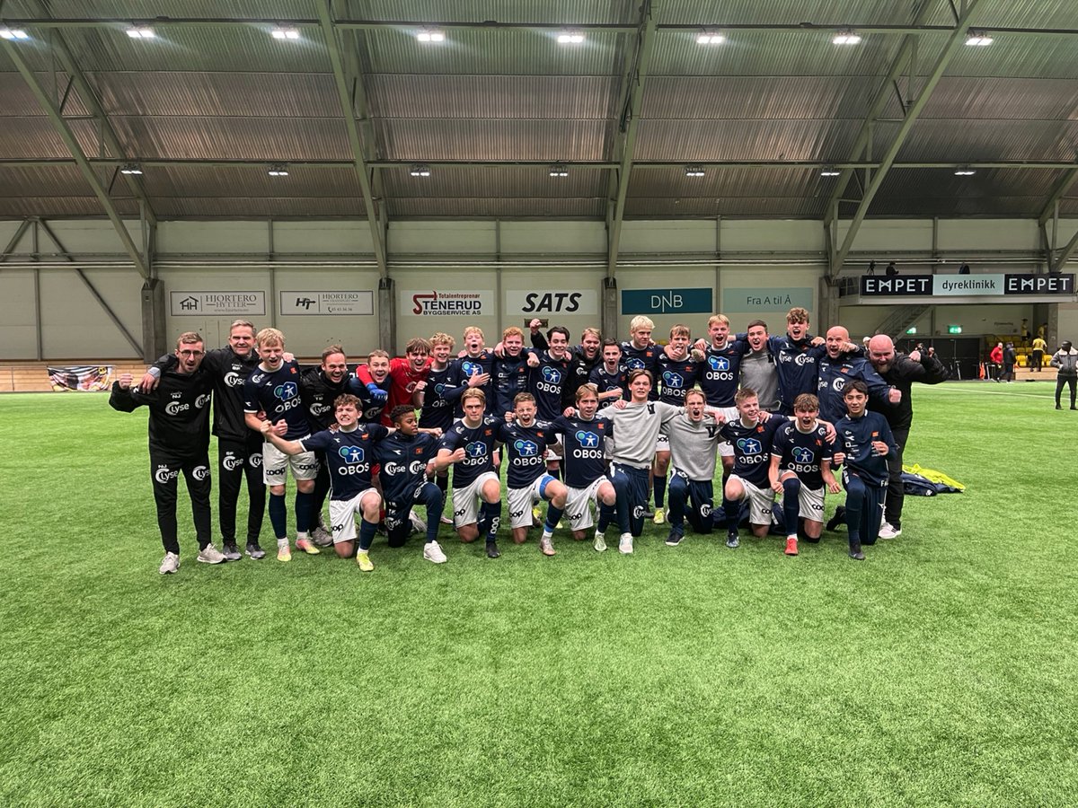 Vi skal ikke mase mer om at billettsalget til FKH kampen går bra.

Nå skal vi fortelle at du dagen etter kampen kan se NM finalen for G16 på SR-Bank Arena.

— 

Viking - Sarpsborg 08
SR-Bank Arena
21. november klokken 14.00