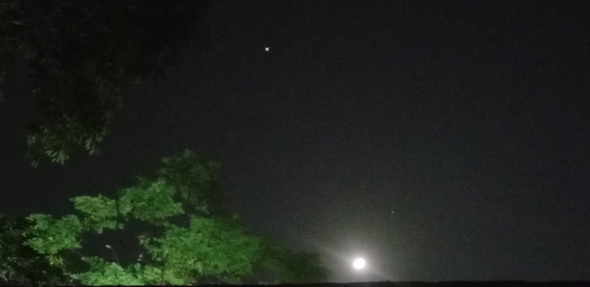 JConjunction's tweet photo. @weather_wa @baxlex @Richard_Kreider @BunburyWeather @perthovalman @BigV2011WCE @ManjitK6987 @drstip @Barnsy_Lisa @2017Ferret @wiccewicker @paulmp @RKMac65 @ImTheOnlyAstro @Rob_lebob @Sparrow_65 @TheWAWG @aussie_robbob @WendyBirdOZ @N8aviation Here's #SaturnMoonConjunction for you, though the exact conjunction would be in an hour.... The declination is quite different though... https://t.co/GCGjFpKB89