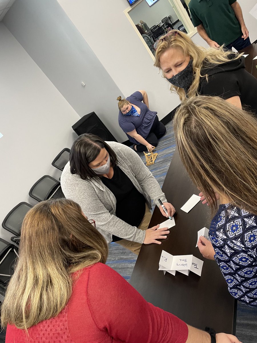 STEMWestorg's tweet photo. Activities involving computation thinking (CT) ⁦@BurkeCoSchools⁩ ⁦@IgniteLearnK12⁩ ⁦@dottieroseLLC⁩ ⁦@hemphillmary⁩ #iamcs https://t.co/nD53Fmewib