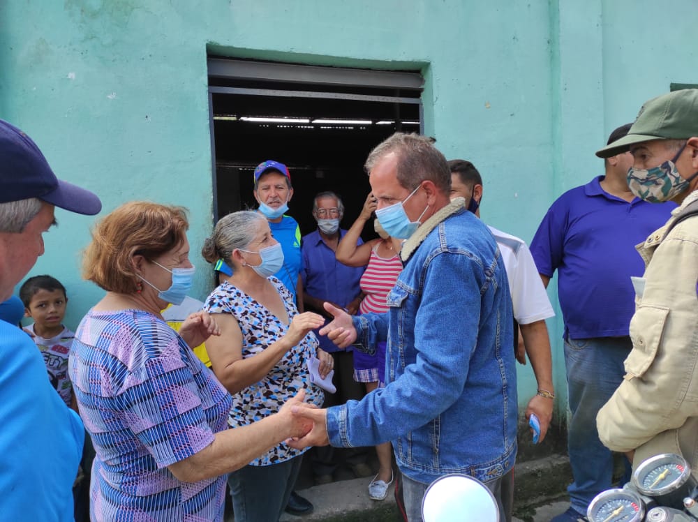 ConCarlosAD's tweet photo. #9Nov | Desde la población de #Ocanto en #TrujilloCapital.

Saludando y conversando con nuestra gente para reconstruir a ese Trujillo próspero que teníamos.

¡Vamos con todo!

#PorUnTrujilloPróspero https://t.co/Kp71ydZjjP