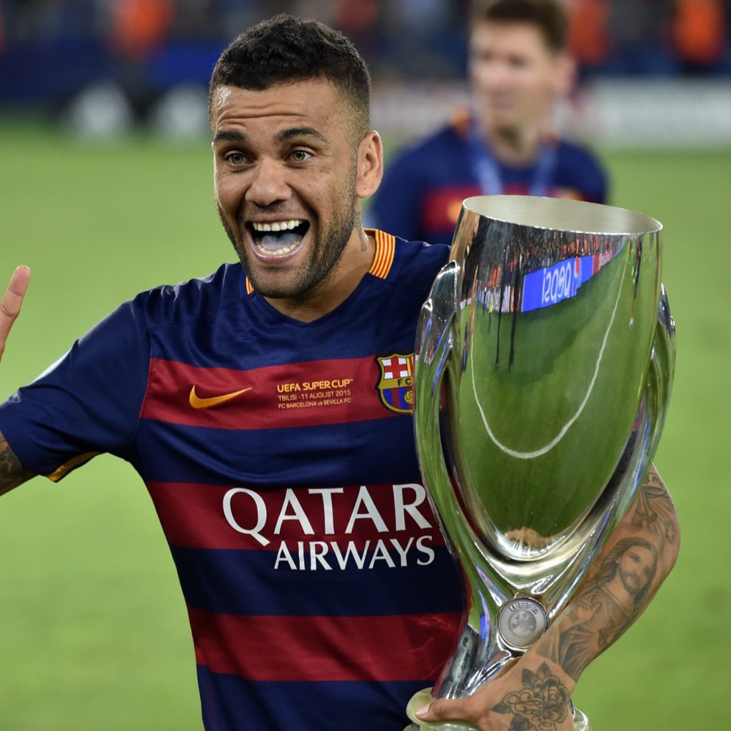BlazquezFont's tweet photo. 🚨Xavi está a favor de fichar a Dani Alves. El nuevo entrenador del Barça ve con buenos ojos la incorporación del lateral brasileño, que sueña con volver a vestir de azulgrana, vía @Gol. #FCBarcelona https://t.co/Ke2tDCXMn1