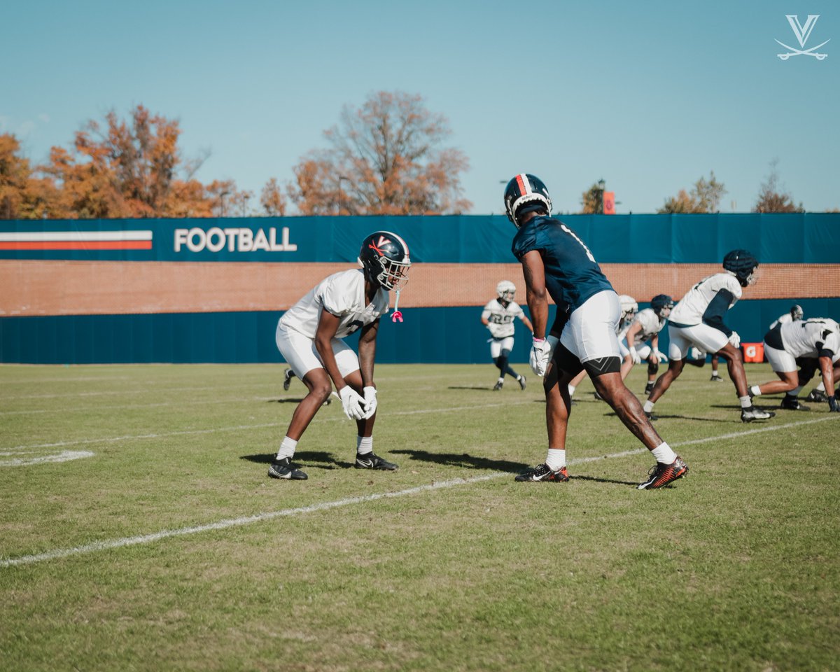 UVAFootball's tweet photo. Work Day๐ธโ๏ธ๐น
#GoHoos | #THEStandard https://t.co/1NI3LaiBeL