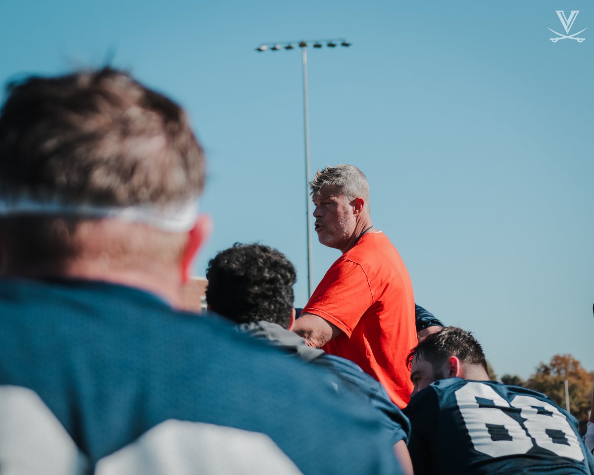 UVAFootball's tweet photo. Work Day๐ธโ๏ธ๐น
#GoHoos | #THEStandard https://t.co/1NI3LaiBeL