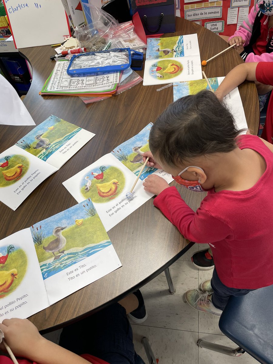 Stephanie R Camacho (@sruizbil) on Twitter photo Yo espío con mi ojito, lectura guiada!!! Fue un placer ver a estos astronautas leer con su maestra <a href="/JanetteFMendez/">Janette Febo Mendez</a>!!! #DobleSendero #NISDReunited #NosotrosSomosBilingües <a href="/NisdBILESL/">NISD Bilingual & ESL</a> <a href="/NISDGlenn/">Glenn Elementary</a> Yo espío con mi ojito, lectura guiada!!! Fue un placer ver a estos astronautas leer con su maestra <a href="/JanetteFMendez/">Janette Febo Mendez</a>!!! #DobleSendero #NISDReunited #NosotrosSomosBilingües <a href="/NisdBILESL/">NISD Bilingual & ESL</a> <a href="/NISDGlenn/">Glenn Elementary</a>