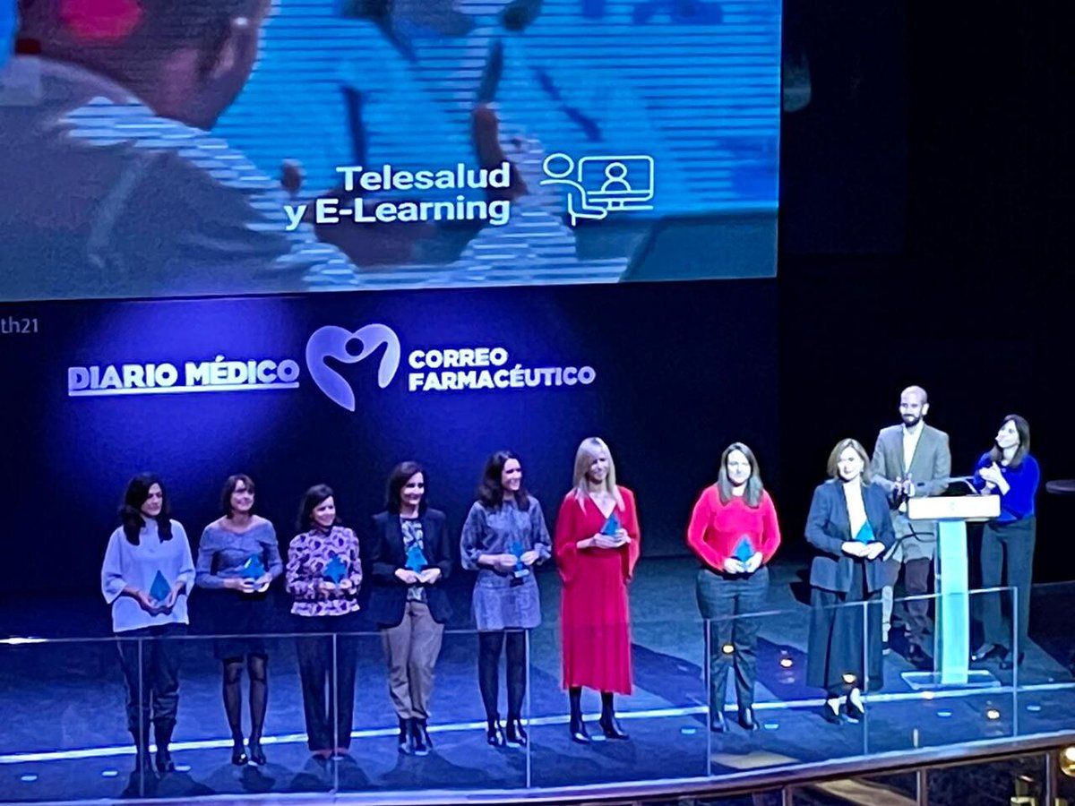 diariomedico's tweet photo. #EnnovaHealth21 | Los premiados en la categoría ‘Empoderamineto digital del paciente’ posan junto a sus galardones. ¡Felicitaciones a todos! https://t.co/fTF6S2tKgc