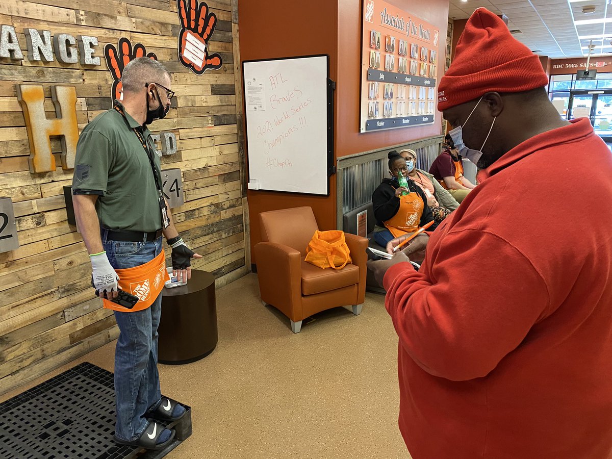 THD5085_DavidAP's tweet photo. Can you spot the safety issues/violations? Key 1 is trying to win some swag for identifying the opportunities during this weeks safety demo. #BeSafeToday https://t.co/LyCX9bwBtX
