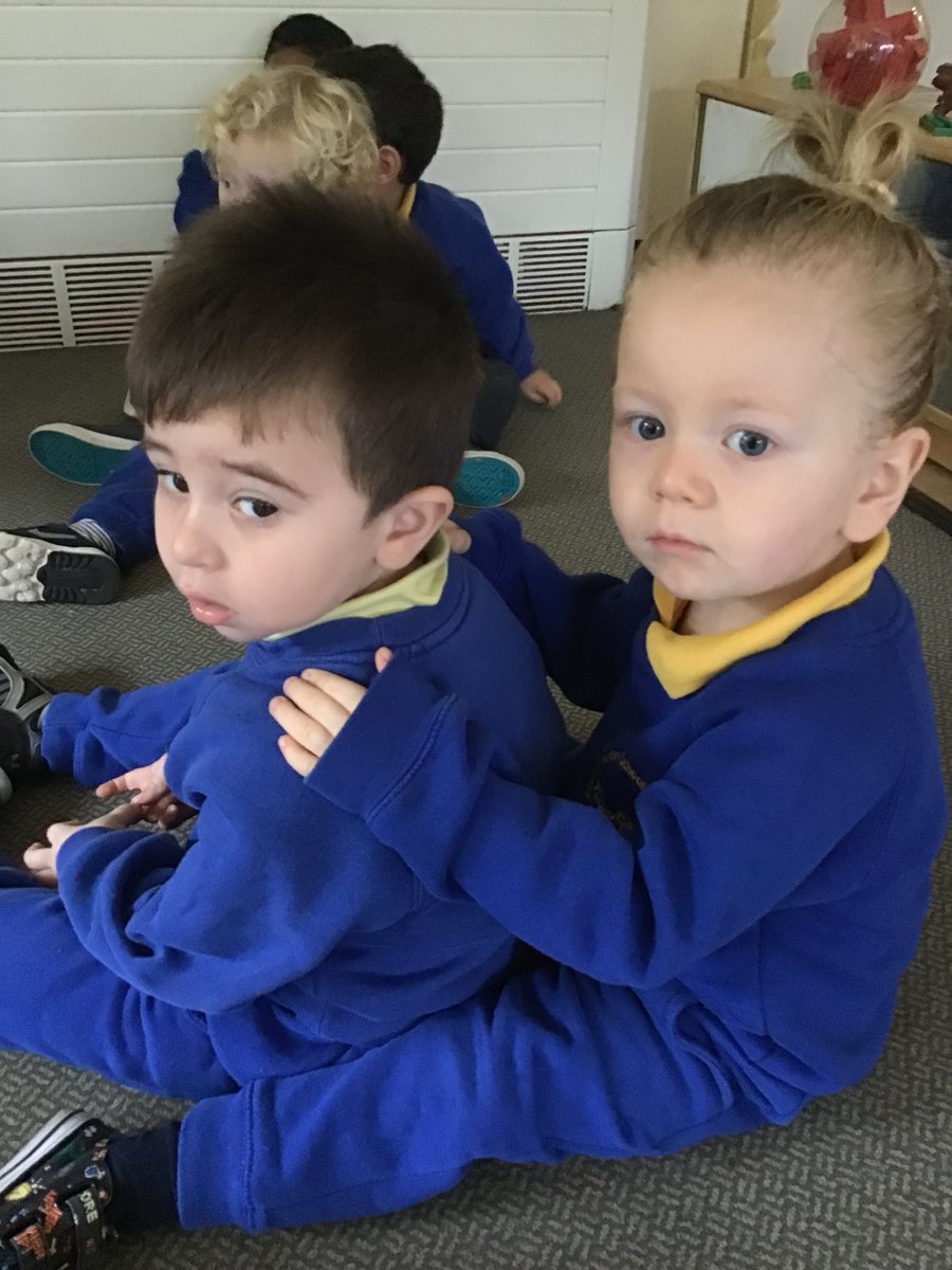 EvertonNursery's tweet photo. Starting the day in a positive way! #PeerMassage #HeyworthClass #PersonalSocialAndEmotional #ConfidenceAndSelfEsteem #EmotionalHealthAndWellbeing #EarlyYears #EYFS https://t.co/3dPn9fI3Aq