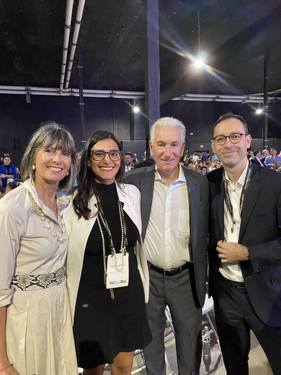 DamlaBarrett's tweet image. My Kushner family! Grateful to have started my career here #kushnercompanies @jaredkushner @JoshuaKushner @trdmiami #opportunitiesforbuildingnationally #gonikki