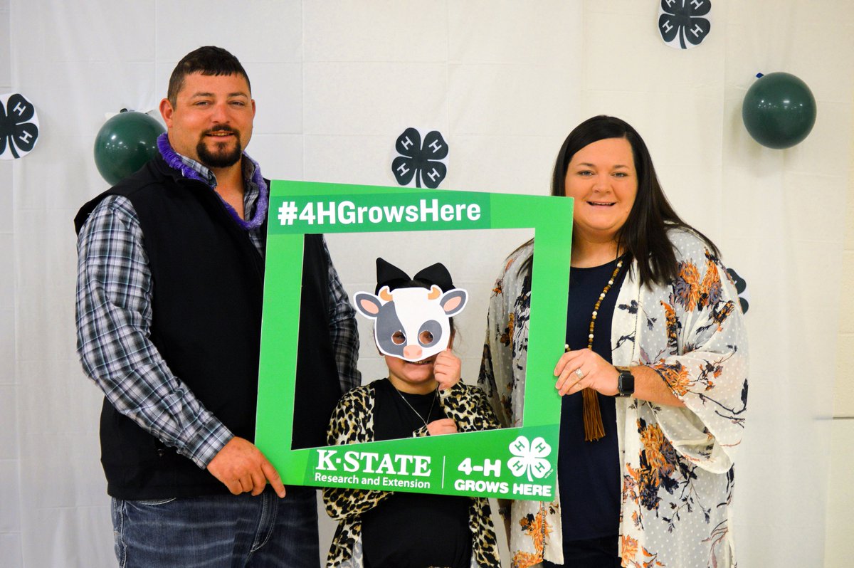Wildcat_Ext's tweet photo. Great time celebrating the year at our 2021 Crawford County 4-H Banquet!

📸: Our talented 4-Her, Johanna Walker https://t.co/Ao1JHCIAGt
