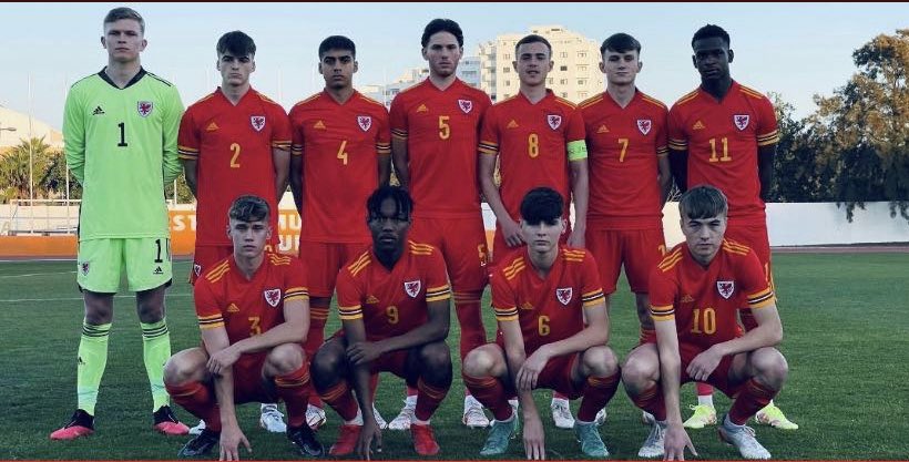 #thfc Academy year 1 @AndiyapanWill (Shirt No 4) started for <a href="/Cymru/">Wales 🏴󠁧󠁢󠁷󠁬󠁳󠁿</a> U17s🏴󠁧󠁢󠁷󠁬󠁳󠁿 as they beat Ukraine 3-1.