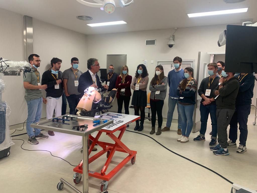4DHealthCenter's tweet photo. Stryker ha realizado en @4DHealthCenter la primera edición en nuestro país del Mako Fundamentals, una formación basada en cirugía ortopédica asistida por un brazo robótico inteligente (MAKO Smart Robotics). Gracias @JoanLeal72 y @PedroHinarejos por la excelente instrucción. https://t.co/H2w8HbqECe