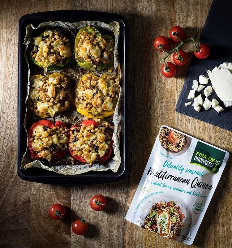 FOGFoods's tweet photo. Anyone else seriously craving comfort food now that the clocks have gone back? 😋 These stuffed Med quinoa &amp; mozzarella stuffed peppers are a quick, delicious dinner idea!
📸 ila.san - https://t.co/cDpZ3tCubM

#peppers #stuffedpeppers #quinoa #foodies #mozzarella  #comfortfood https://t.co/7LSBDXBKkR