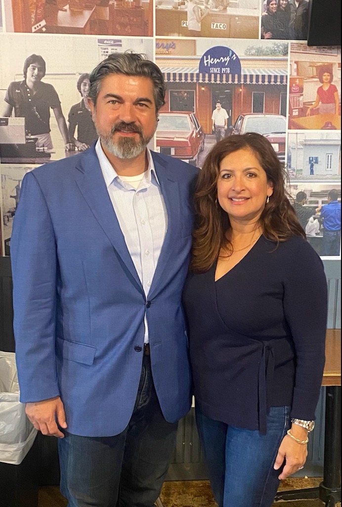 EddieforTexas's tweet photo. During college I worked at Henry's Puffy Tacos - a San Antonio stable which was around the corner from my mother’s childhood home.

Today, I was back at Henry's announcing my candidacy for the U.S. Congress.

Thank you Imelda Lopez Sanchez, Henry's daughter, for hosting us. #TX35 https://t.co/S5Jb3A9cQF