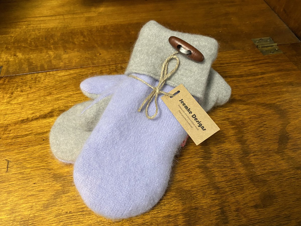 MooreJeeme19's tweet photo. @FatGooseCraft Get your tickets soon for entry to Fat Goose.  Hoping to sell lots of Jeemke Design mitts. https://t.co/MvnQWseFaE