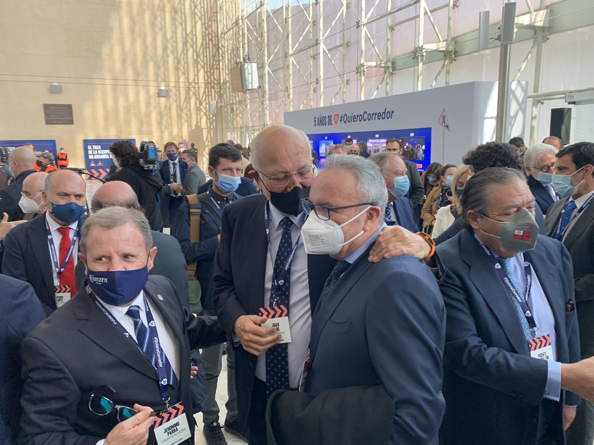 Gracias a <a href="/Corredor_Med/">Corredor Mediterráneo #QuieroCorredor</a> por el apoyo a <a href="/ave_almeria/">ObjetivoAlmeríaAVE</a>; juntos sumamos y somos más para reclamar que sean una realidad. Compartimos objetivos y responsabilidad para exigir ni un retraso mas; aún hay poco q celebrar y seguimos reivindicando.
Gracias a <a href="/AVEmpresarios/">AVE</a> <a href="/_diegolorente/">Diego Lorente</a>