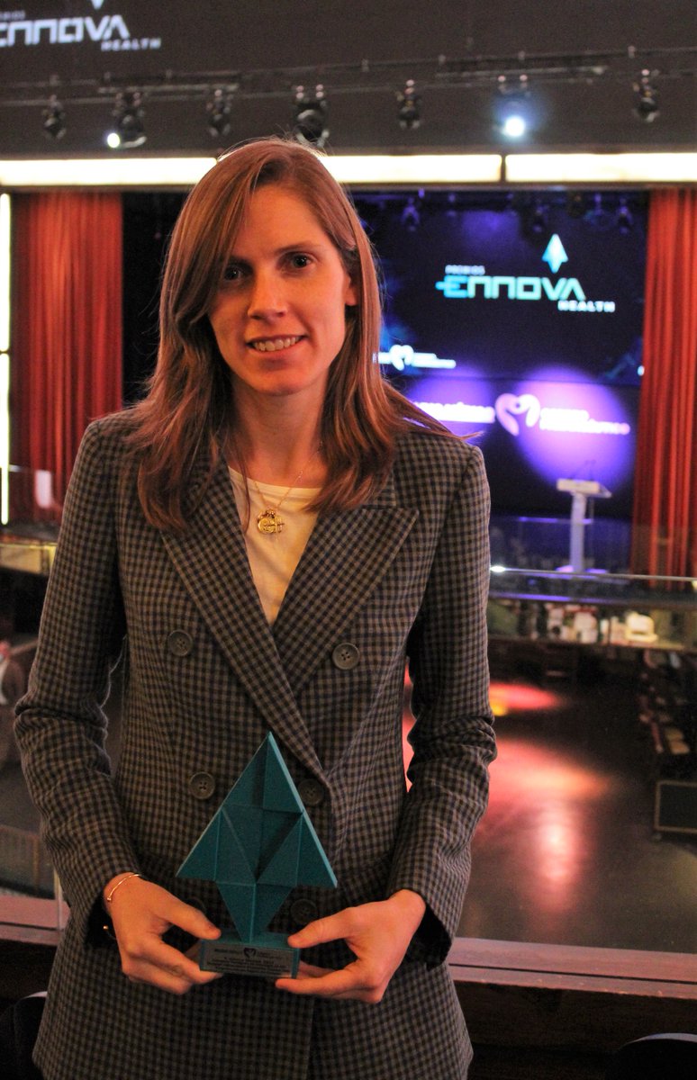 Nuestro proyecto "Asistencia Inteligente en Oncología AI-ON" ha sido galardonado en la categoría de "Empoderamiento Digital del Paciente" en los premios #EnnovaHealth21. La Dra. Cristina Caramés, especialista del Servicio de #Oncología Médica, ha recogido el premio