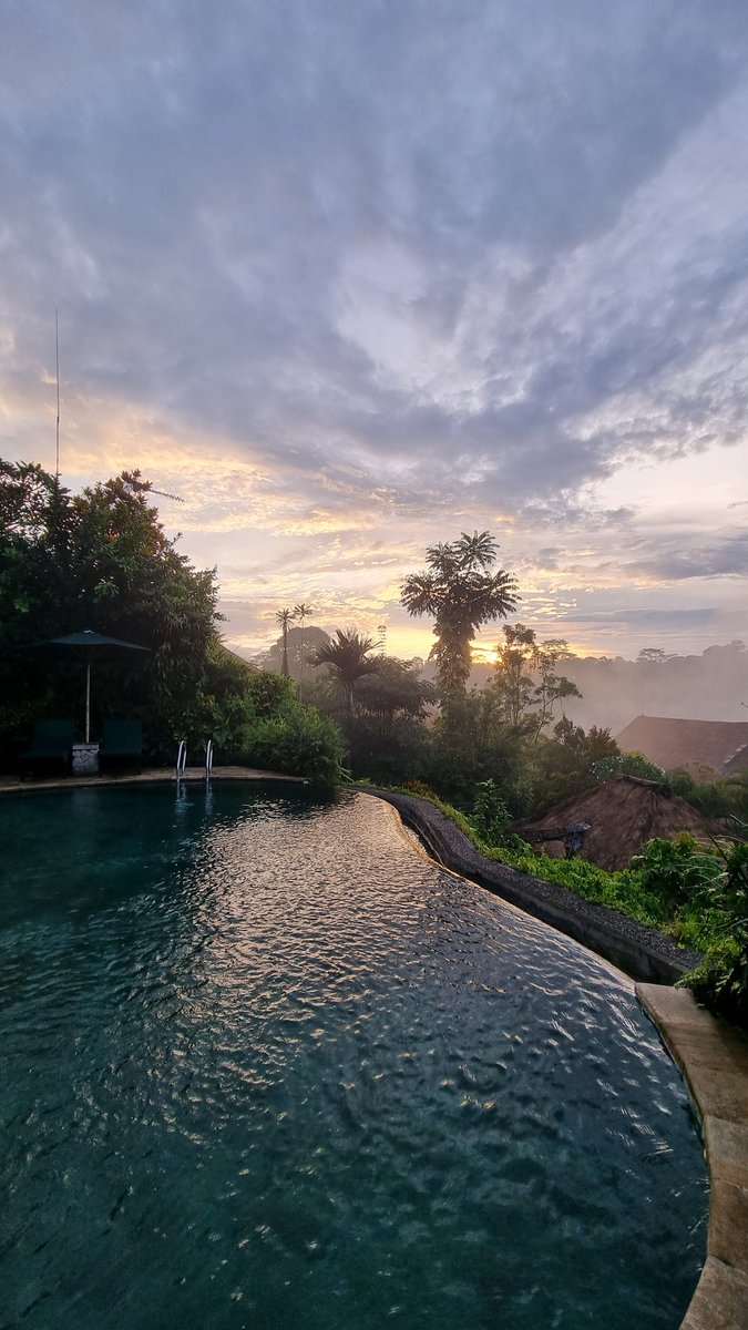 stepanieleonard's tweet photo. 🌅 in Bali https://t.co/2j6I3sEdek