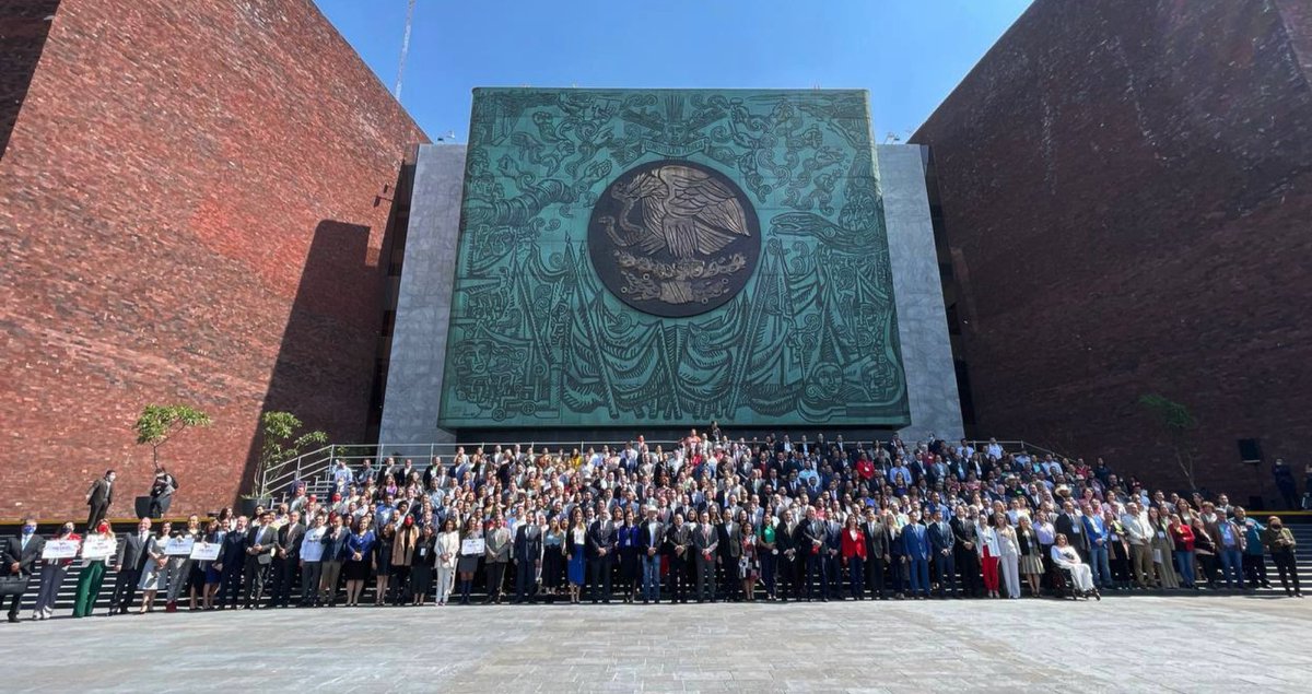 Los municipios de México cuentan con la coalición #VaPorMéxico para luchar juntos por más recursos para la seguridad, economía, salud, educación y bienestar de las familias.

¡Necesitamos #MunicipiosFuertes para dar mejores resultados!