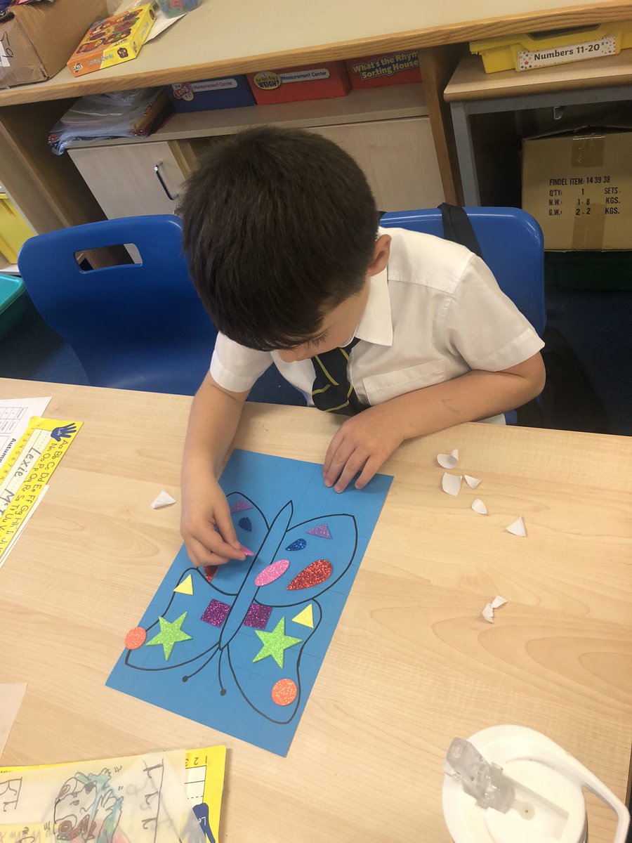 Gourockpr's tweet photo. Primary 1 enjoyed using foam shapes to explore symmetry today... very creative and FUN! ⭐️💧🟣🔺🟩 #symmetry #mathsisart https://t.co/x41dD8Kckz