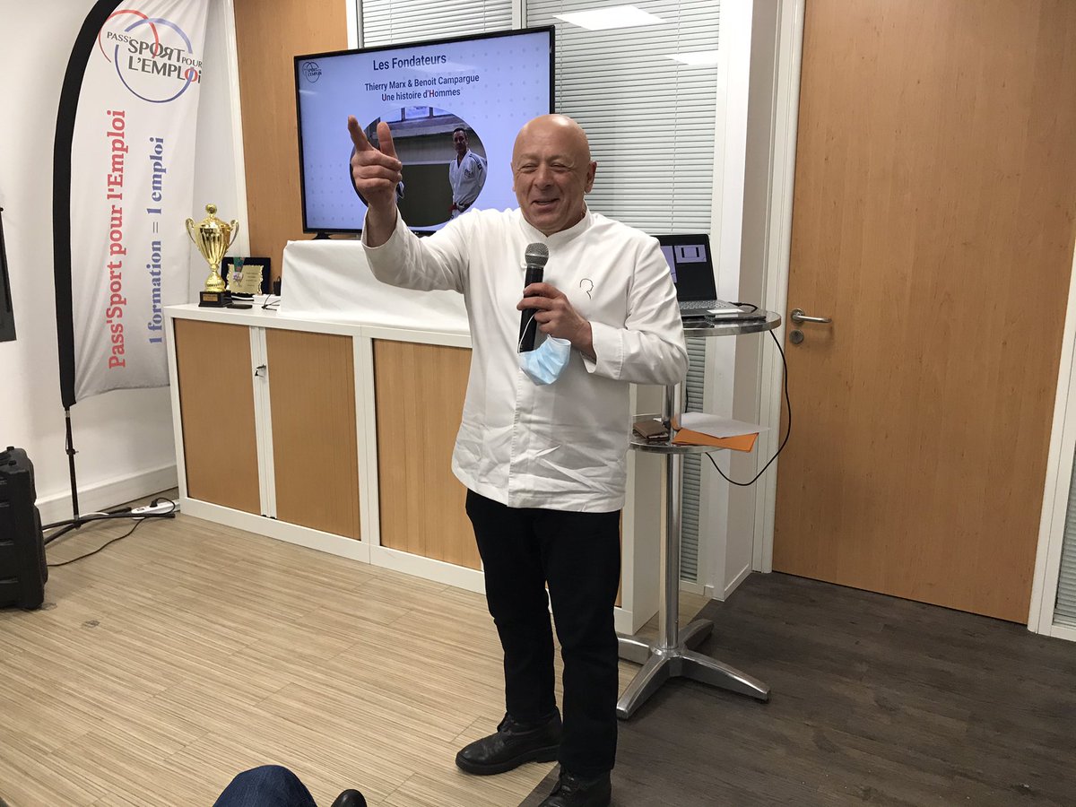 afafgabelotaud's tweet photo. 🥇Je souhaite une longue vie à @Sport_Emploi qui inaugure son local ce soir dans le 20e. 
Nous sommes très fiers à la Ville de @Paris de soutenir depuis des années un projet aussi original et exigeant qui forme, grâce aux valeurs du sport, à des métiers et à la citoyenneté. https://t.co/VhscAEawnT