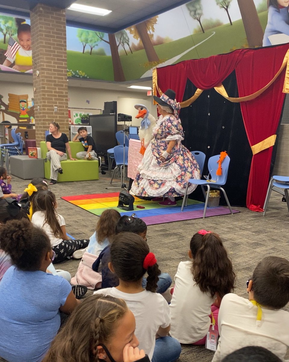 MrsAgbobock's tweet photo. Mother Goose joined the Kinder &amp; 1st Graders today at @HorneElementary ☺️😀 https://t.co/KwF5WPHqD6